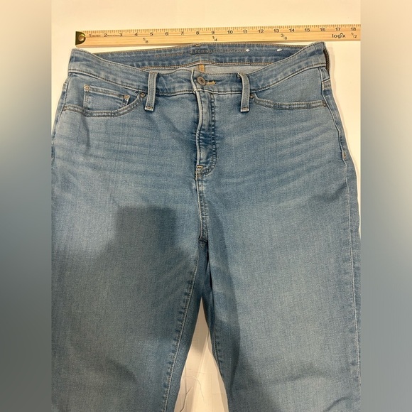 Chico’s So Slimming Girlfriend Slim Leg Jeans Cropped Women’s 8/1 Light Wash - Picture 6 of 10